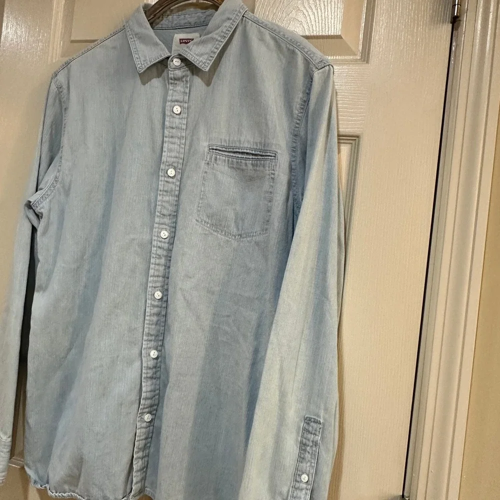 Levis Mens‎ Light Wash Chambray Denim Button Down Shirt Large Long Sleeve Pocket